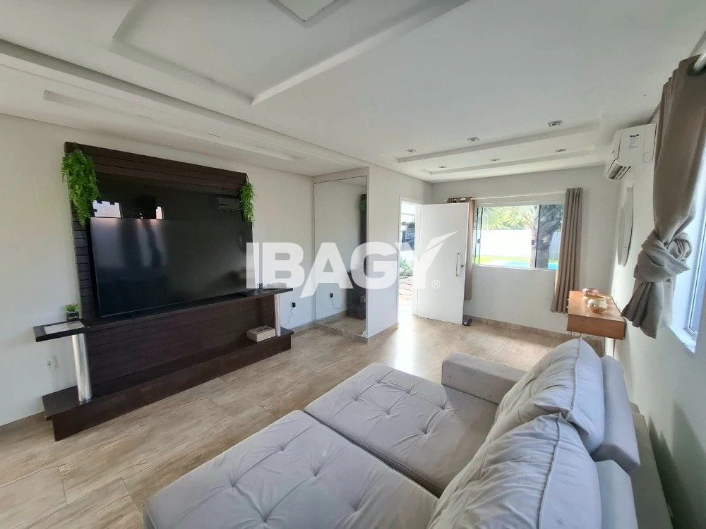 3-bedroom house with a private pool — photo 23