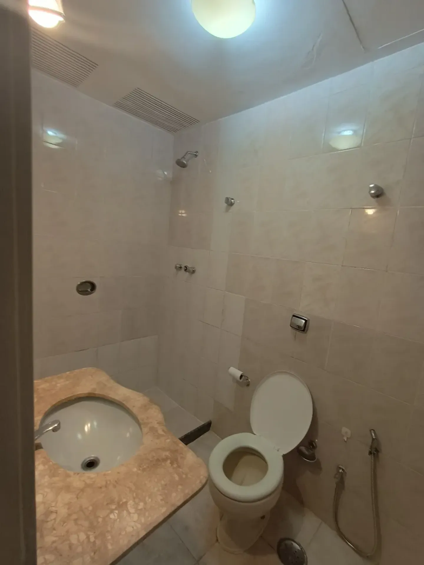 Wood or laminate floors in a 3-bedroom apartment, 97 m² — photo 7