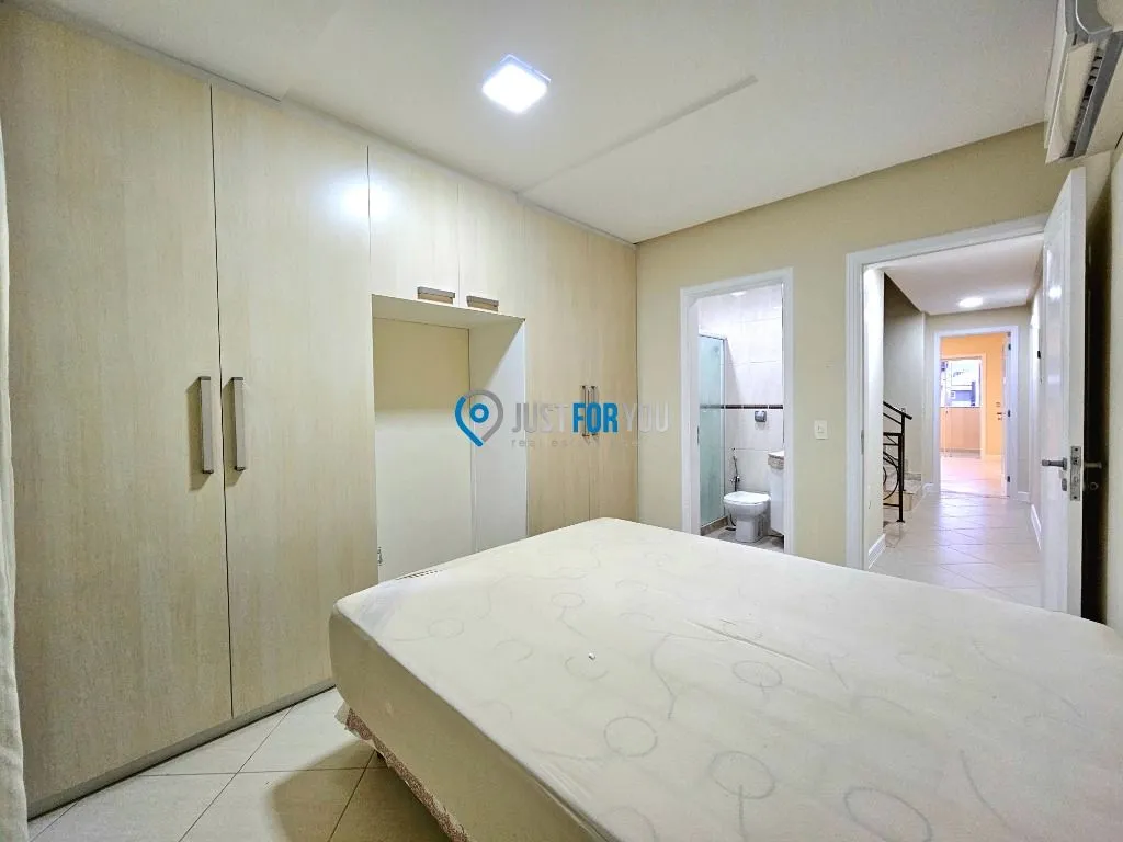 House with 5 bedrooms, 300 m² and a closed gas kitchen — photo 33
