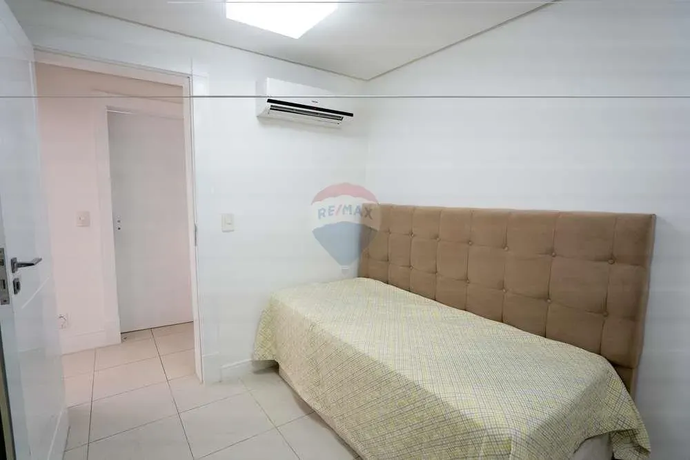 House with 7 en-suite bedrooms and balcony — photo 23