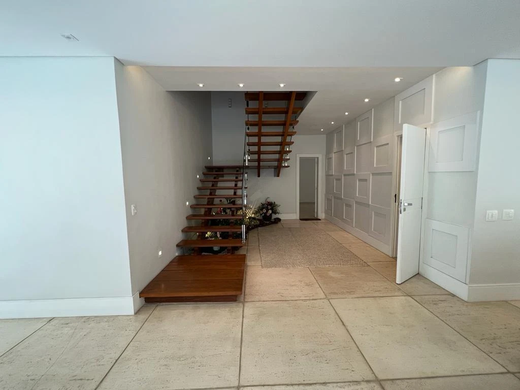 Furnished 700 m² house with 4 en-suites and 4 parking — photo 25