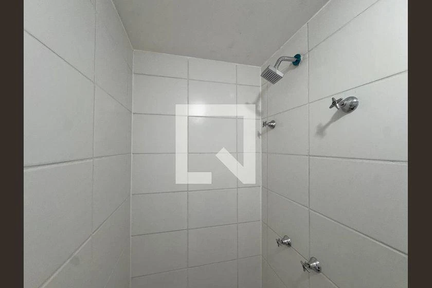 2-bedroom apartment in a building with a gym — photo 13