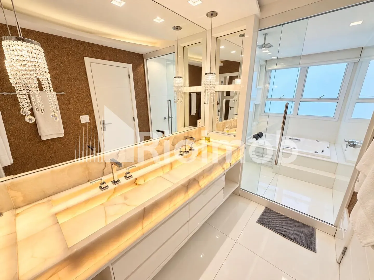 Ванна та 5 спалень: будинок 889 м² — photo 20