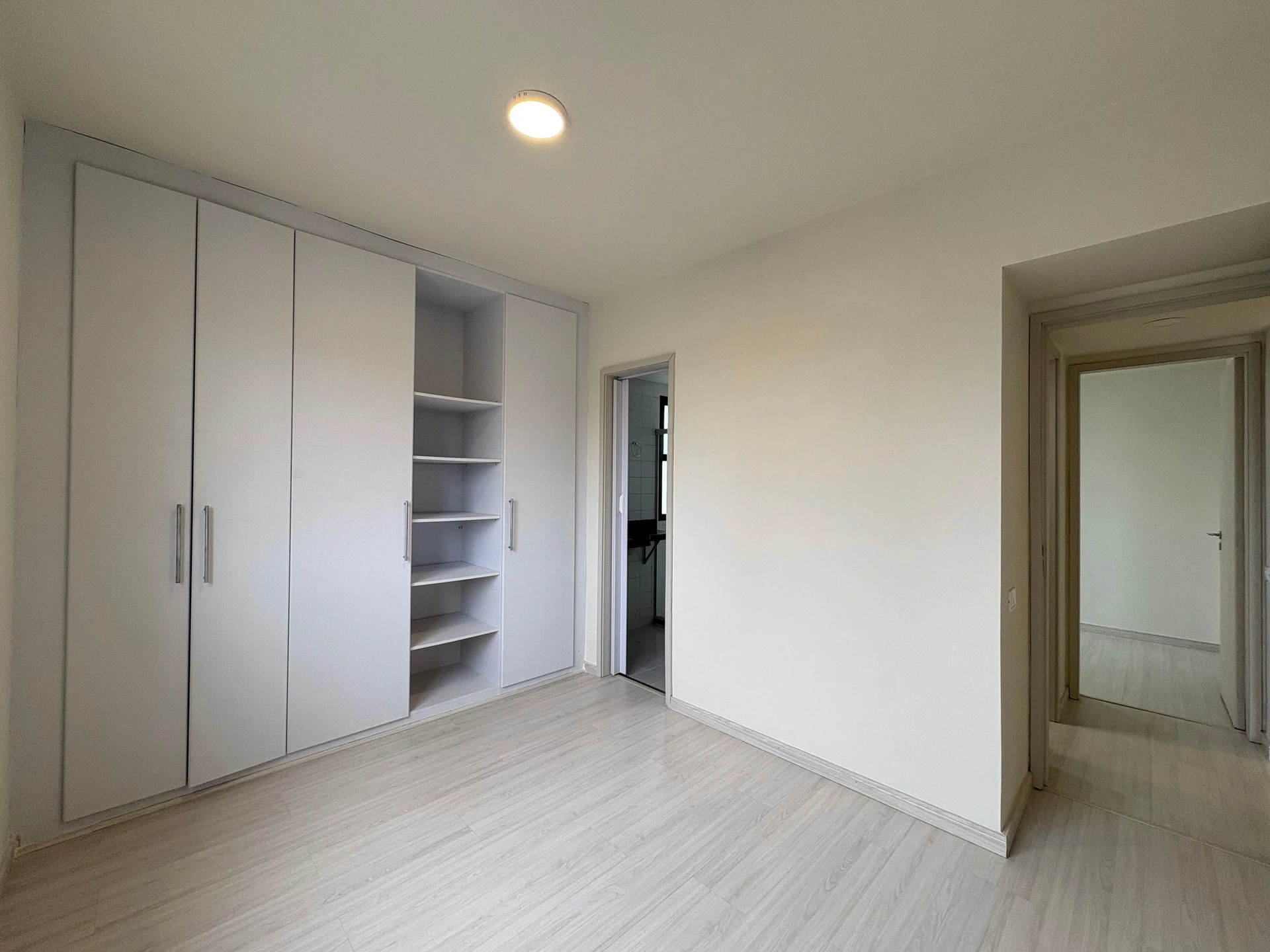 2-bedroom apartment with a glass-enclosed balcony — photo 18