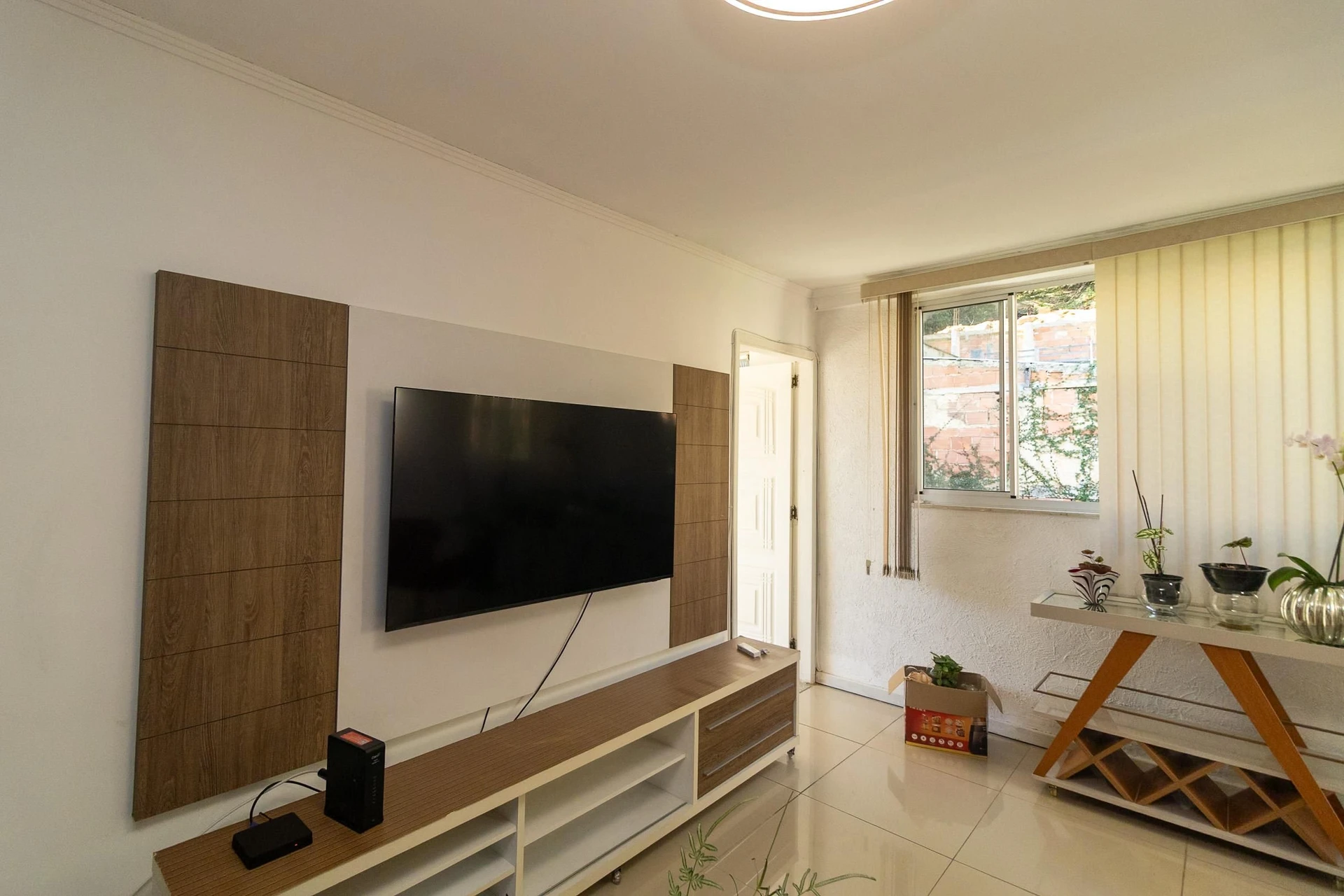 Furnished 4-bedroom apartment with balcony and desk area — photo 15