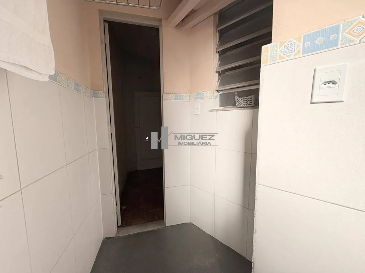 Apartment with a closed kitchen and gas stove — photo 2
