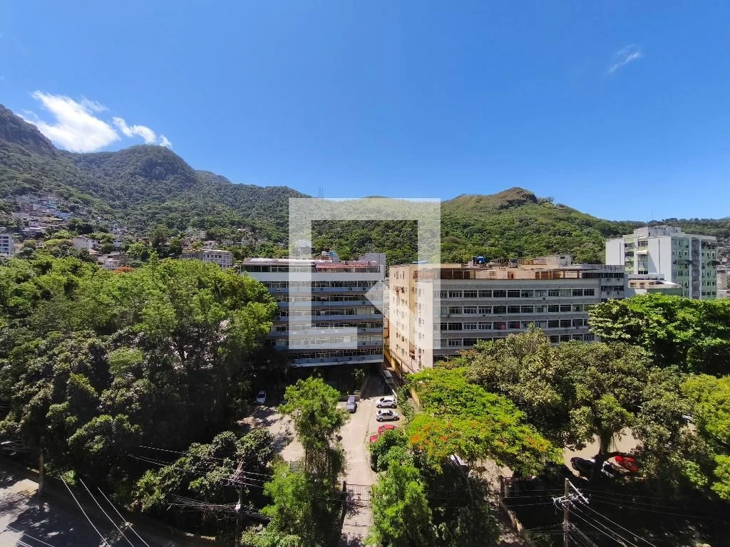 Furnished 4-bedroom apartment with balcony — photo 87