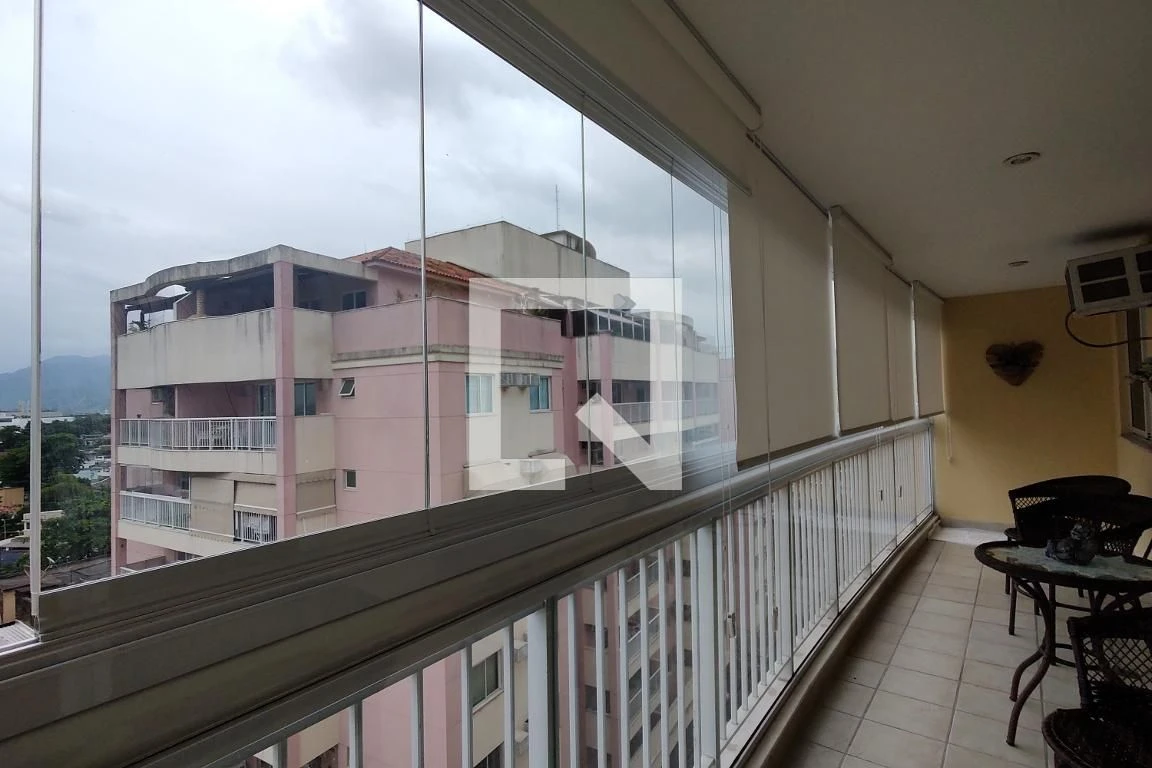 Glass-enclosed balcony in a 3-bedroom apartment, 155 m² — photo 17
