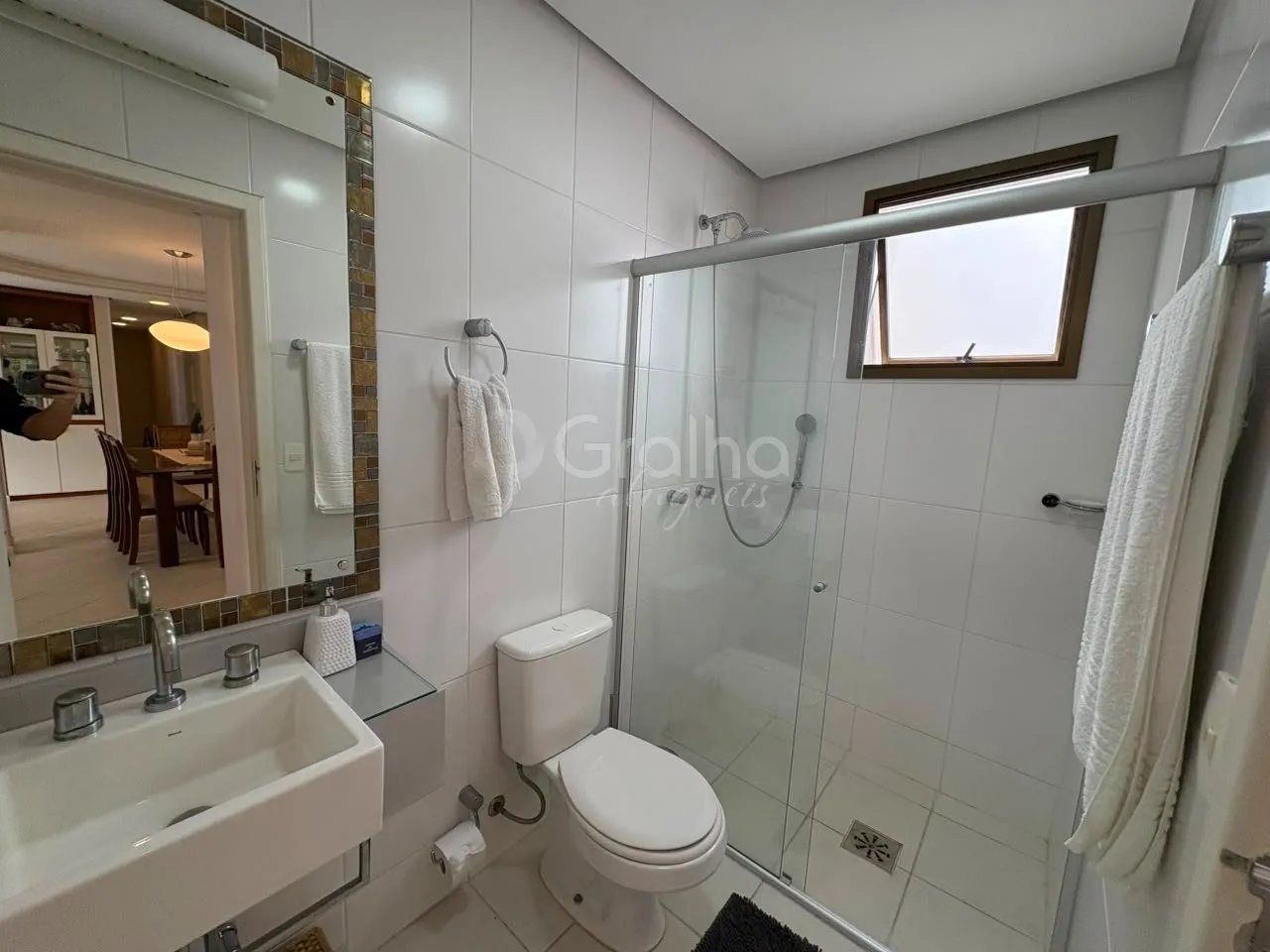 Furnished 3-bedroom apartment with an open-plan kitchen — photo 34