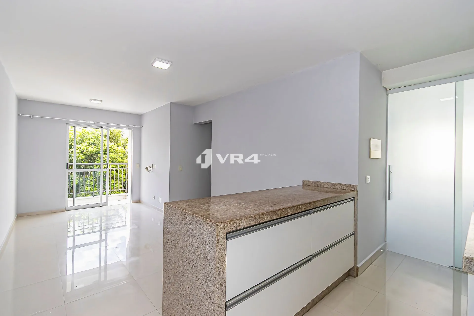 Balcony with a grill in a 2-bedroom apartment, 70 m²