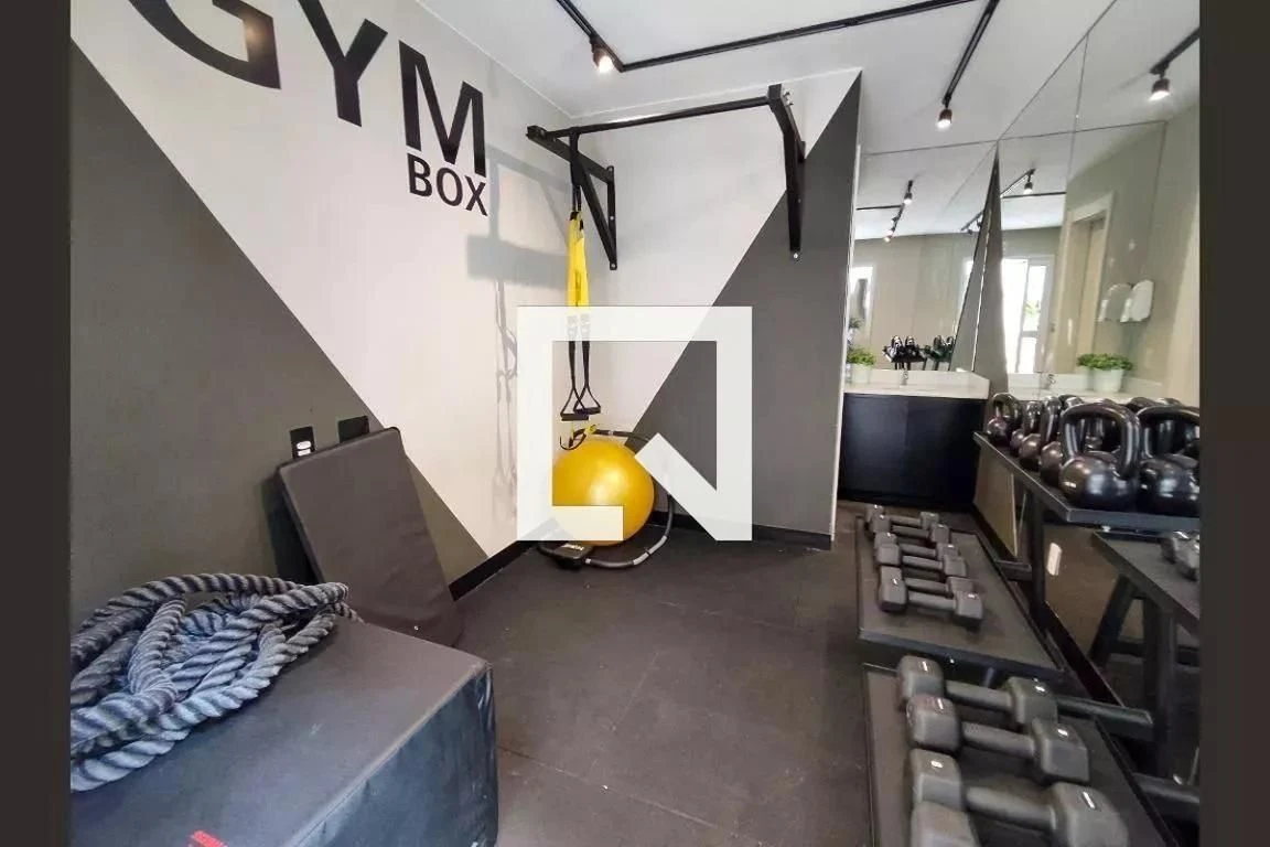 One-bedroom apartment in a building with a gym — photo 24