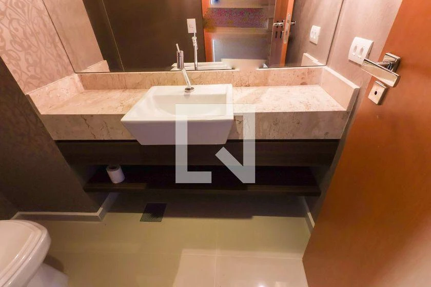 266 m² apartment with a bathtub and a walk-in closet — photo 23