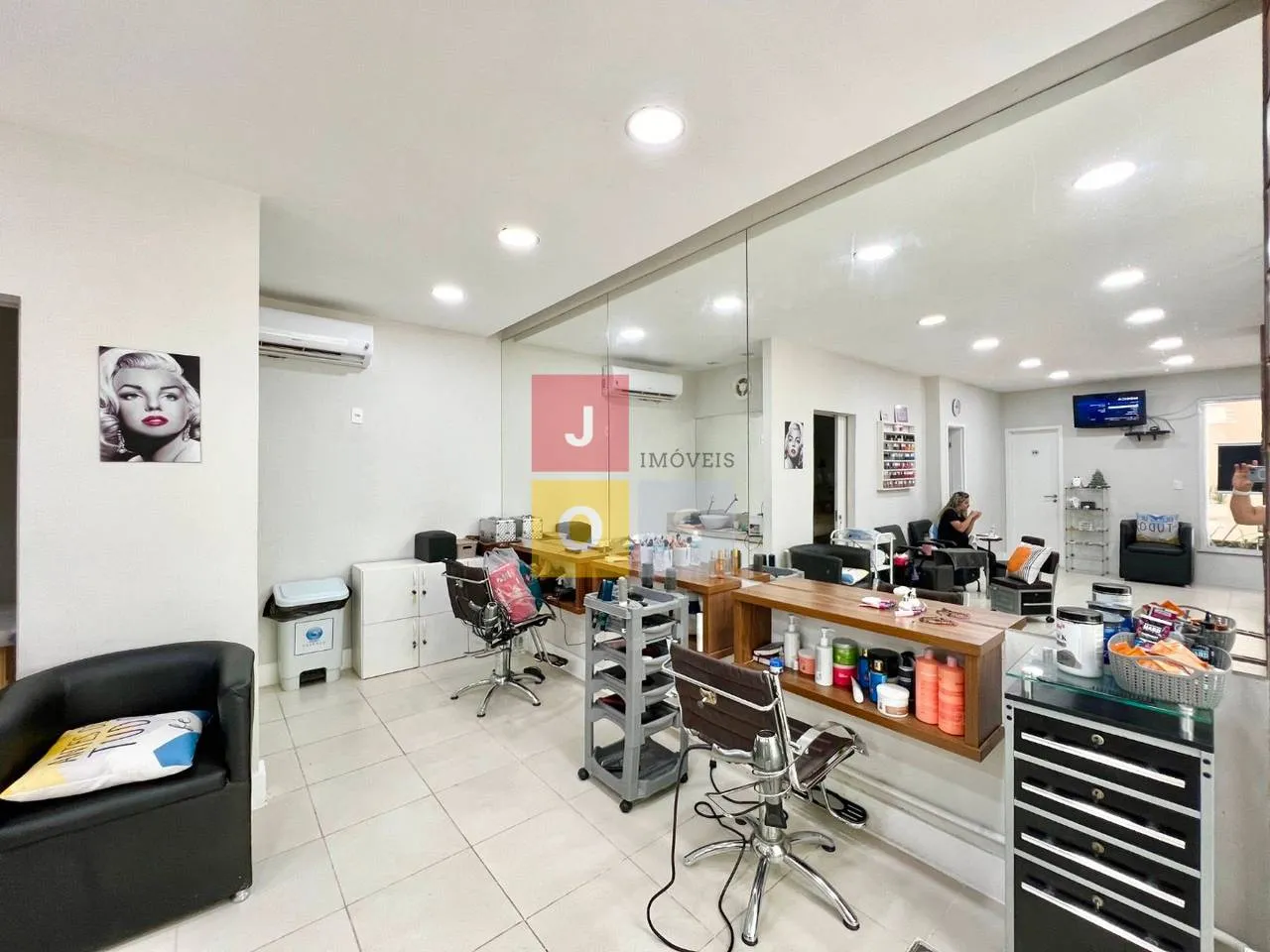 Furnished 4-bedroom suite apartment with 156 m² — photo 157