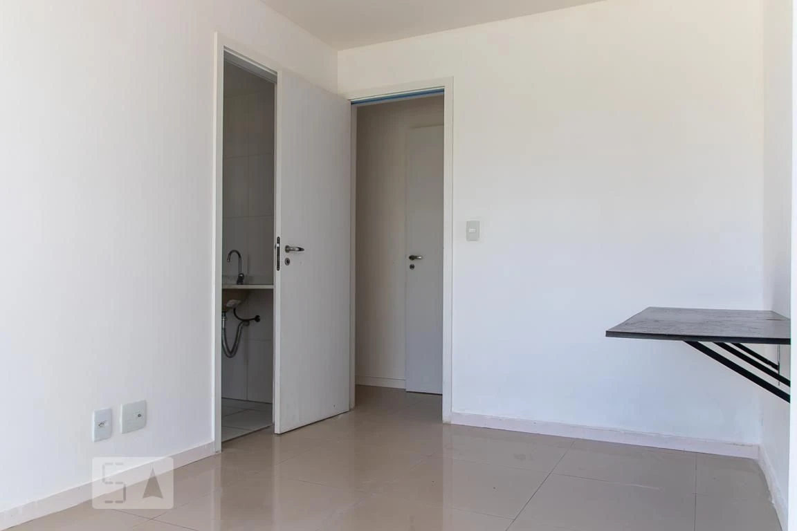 Unfurnished 3-bedroom apartment with en-suite baths — photo 27