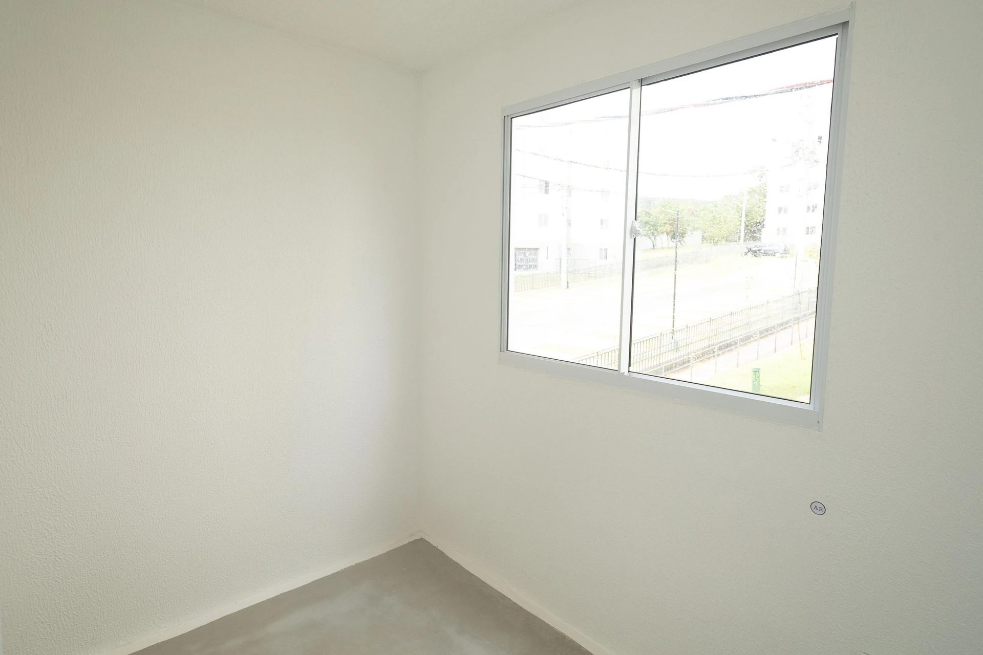 Unfurnished 2-bedroom apartment with a private garden — photo 23