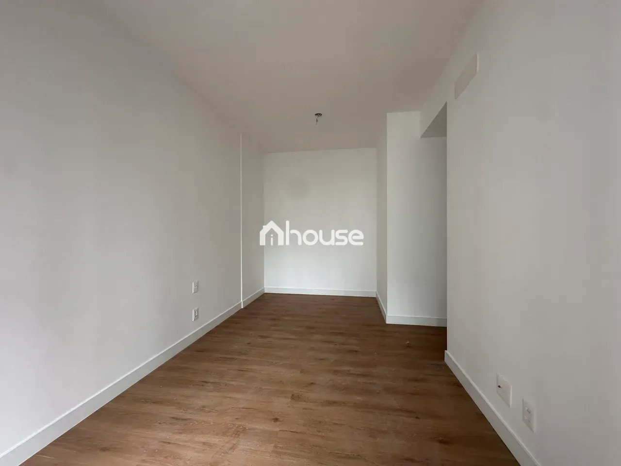 Apartment with 2 bedrooms, glass balcony, and 2 parking — photo 14