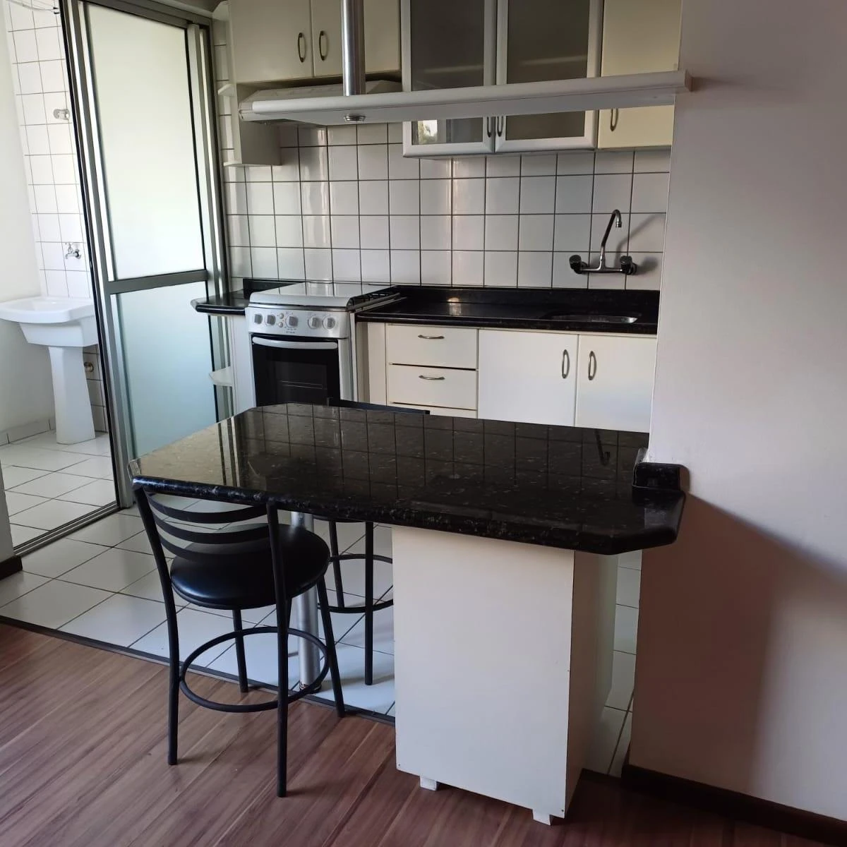 One-bedroom apartment with a washing machine in Curitiba — photo 17