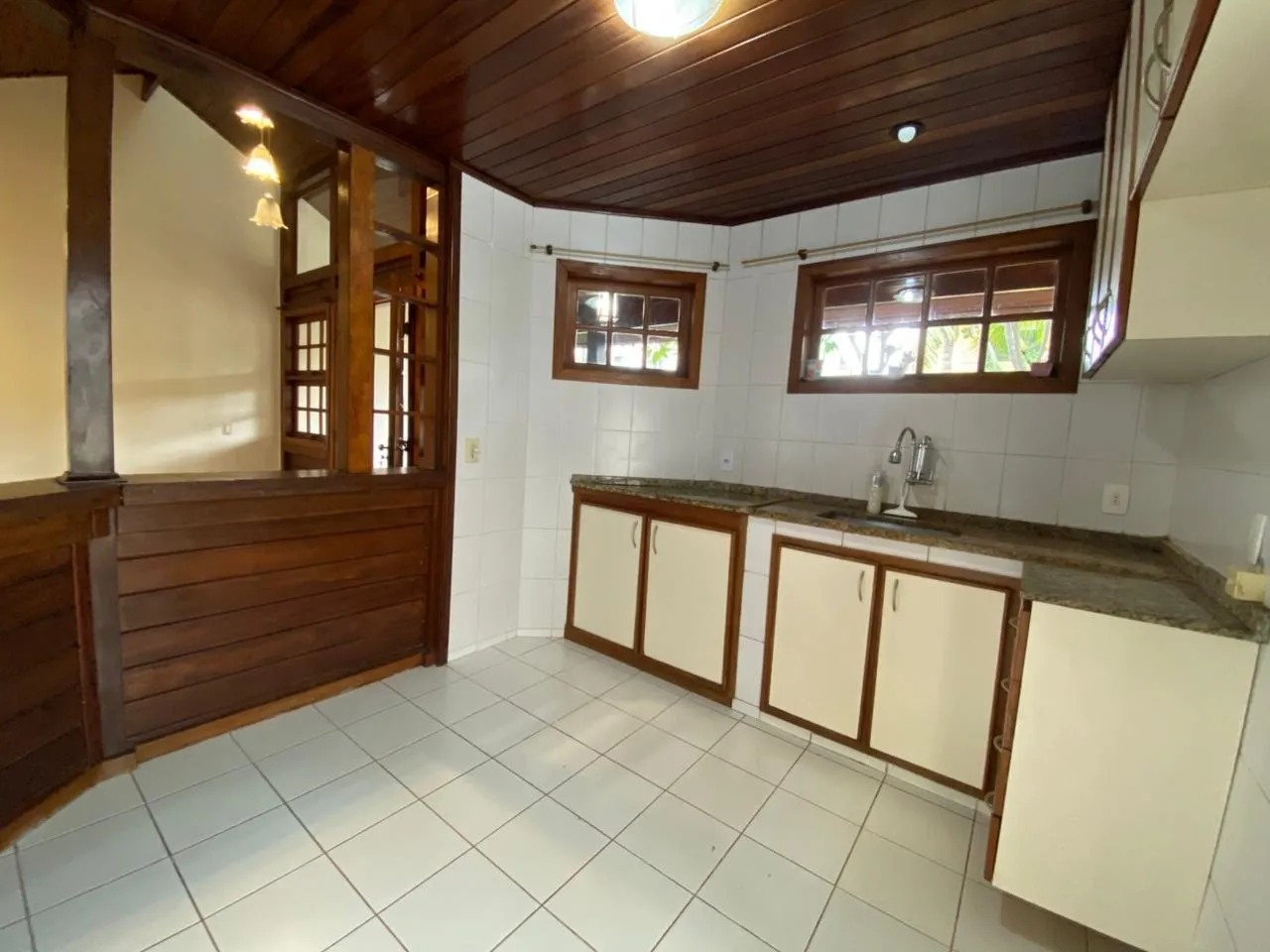 Casa com 4 quartos e 4 banheiros e box de vidro — photo 21