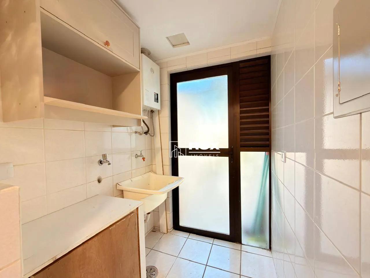 Garden apartment with 3 bedrooms and 1 en-suite — photo 24