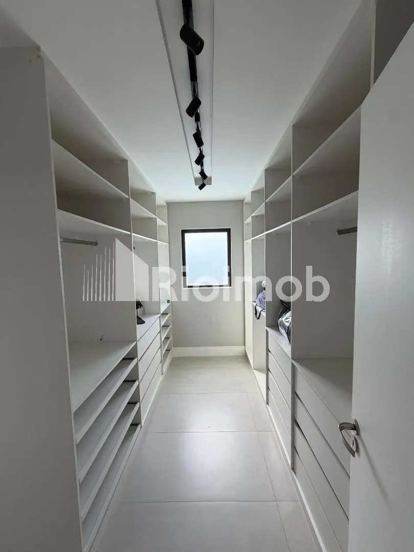 5-bedroom house with a bathtub in Rio de Janeiro — photo 34