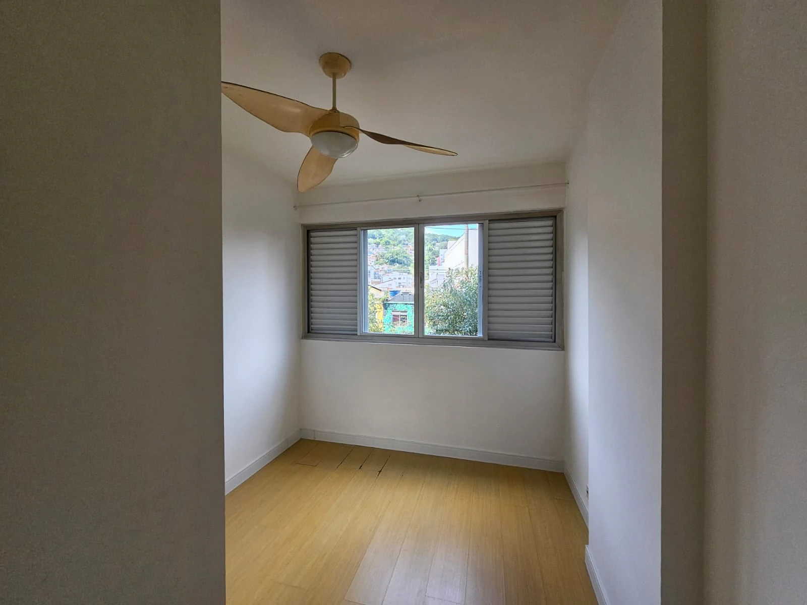 Apartamento com piso de madeira ou laminado, Centro — photo 13