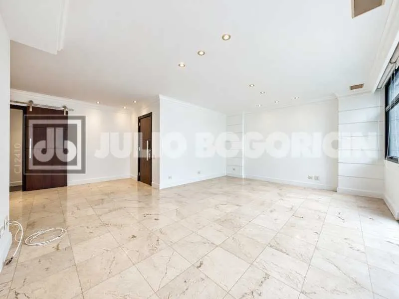 Квартира 125 м² із заскленим балконом та видом на гори — photo 12