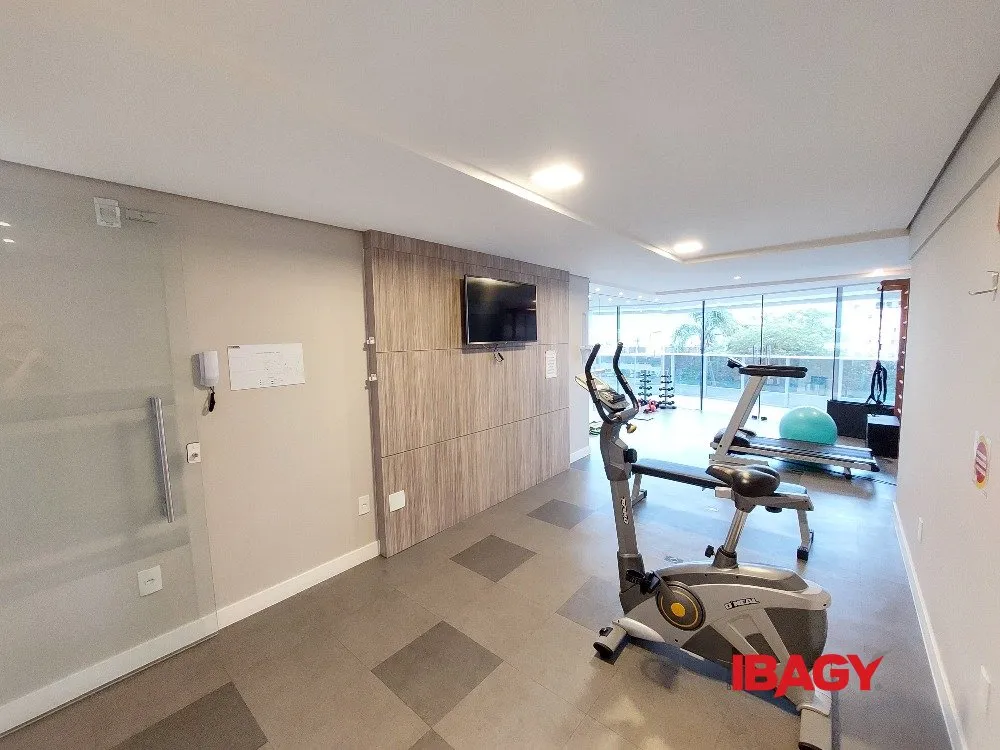Balcony with a grill in a one-bedroom apartment, 39 m² — photo 41