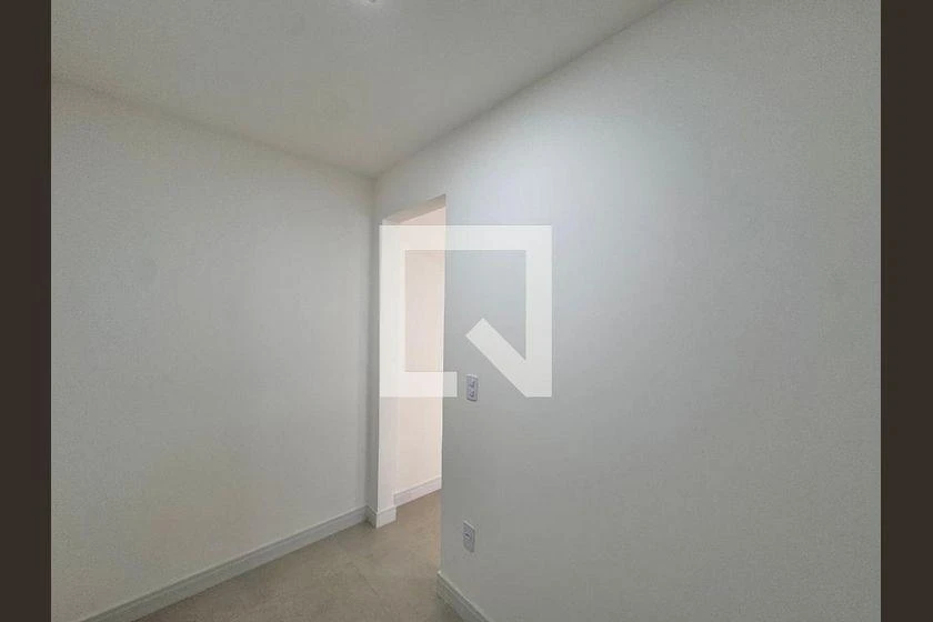 Rental house with 4 bedrooms and 222 m², balcony — photo 9