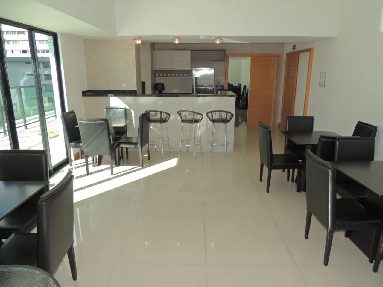 Apartamento mobiliado 1 quarto com cozinha americana e 2 vagas — photo 7