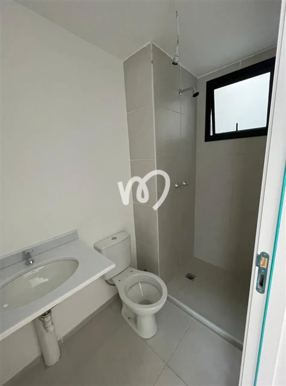 2-bedroom apartment with a modern bathroom — photo 7