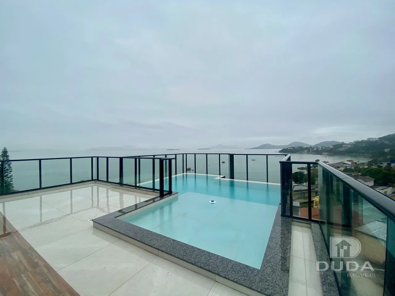 One-bedroom apartment with a water view — photo 5
