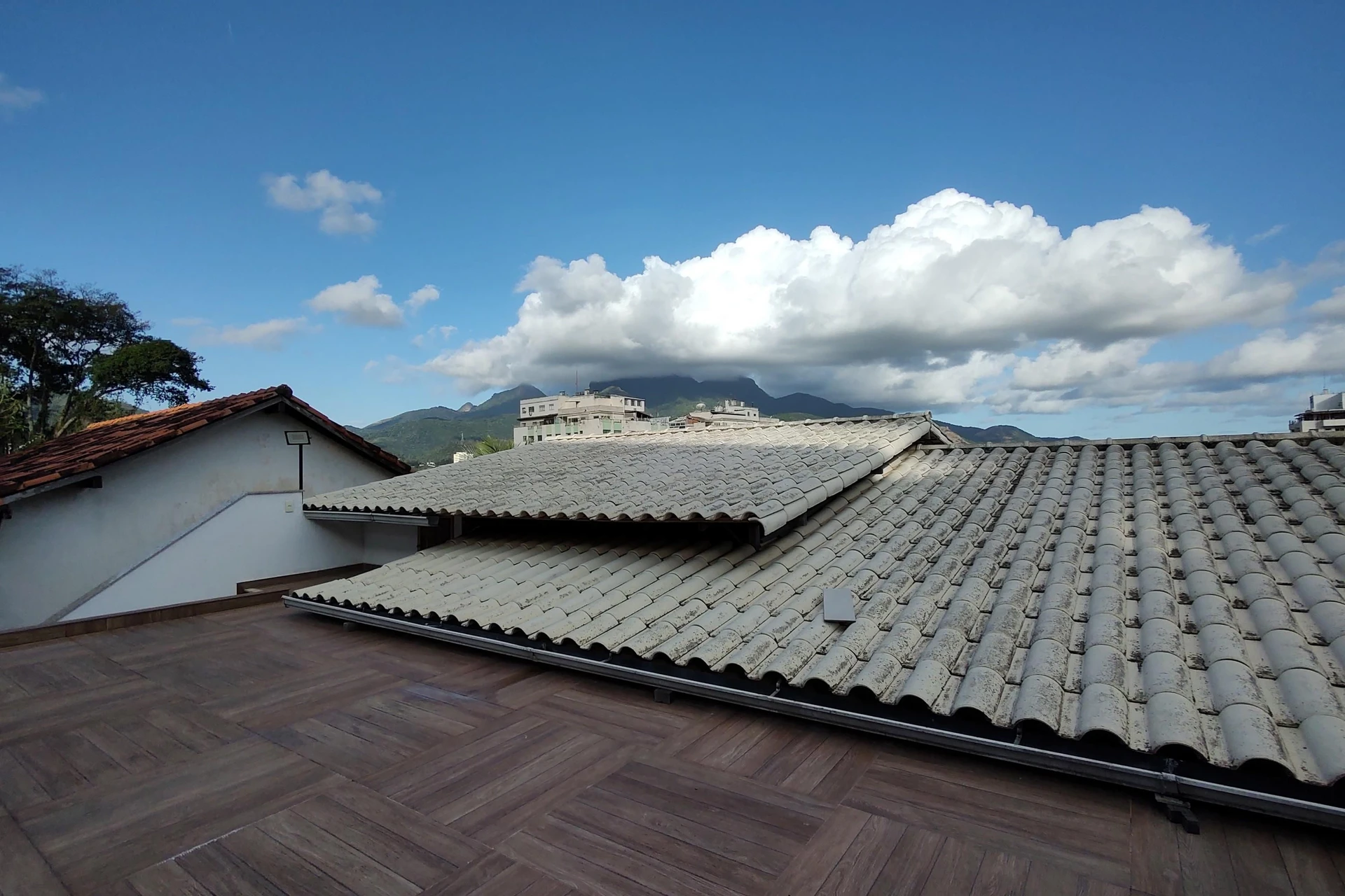 Vista a la montaña y 5 dormitorios: casa de 900 m² — photo 116