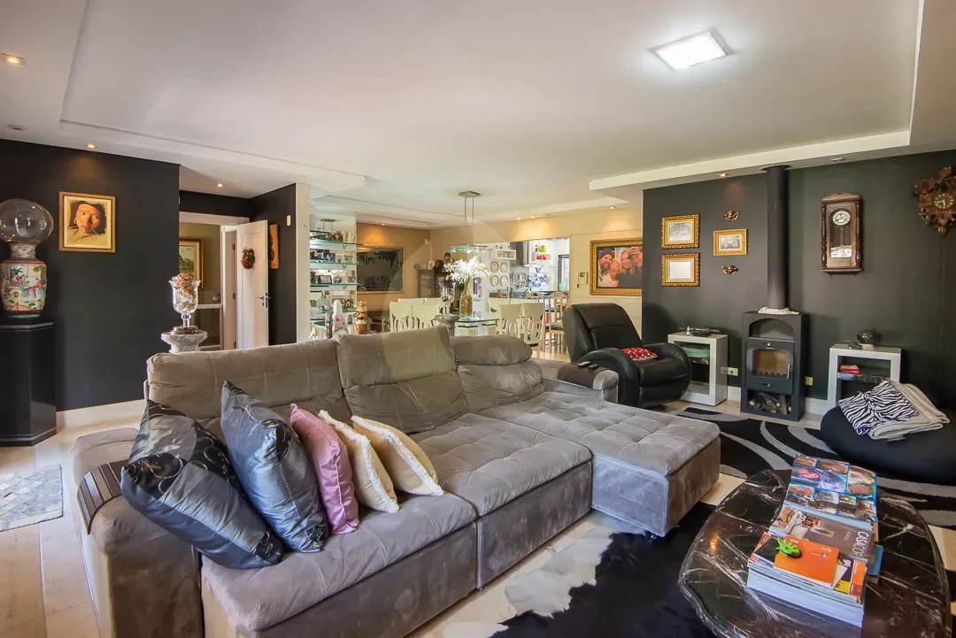 Furnished 860 m² house with 5 bedrooms and 10 bathrooms — photo 33
