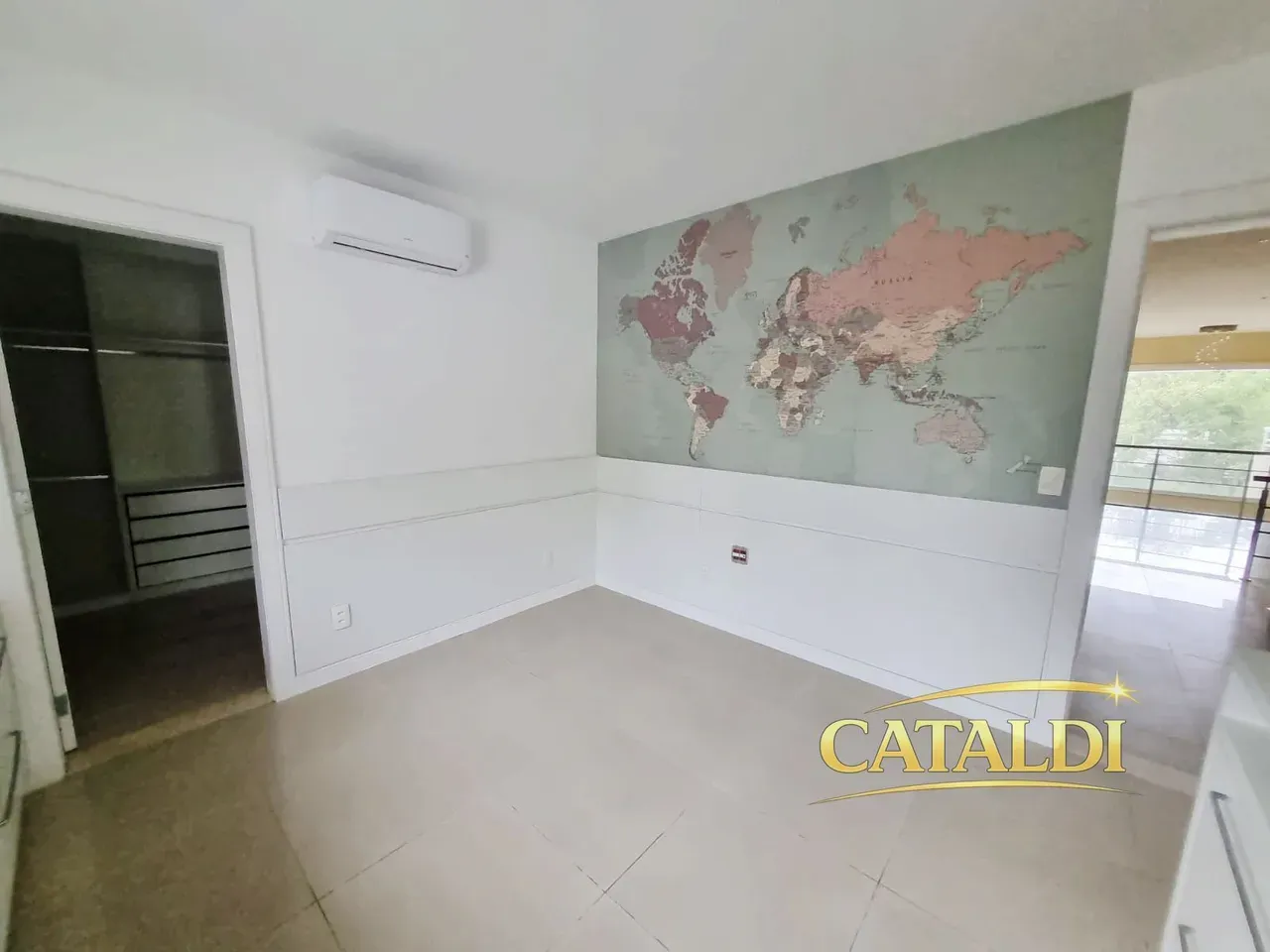 Furnished house, 400 m², with floor-to-ceiling windows — photo 12