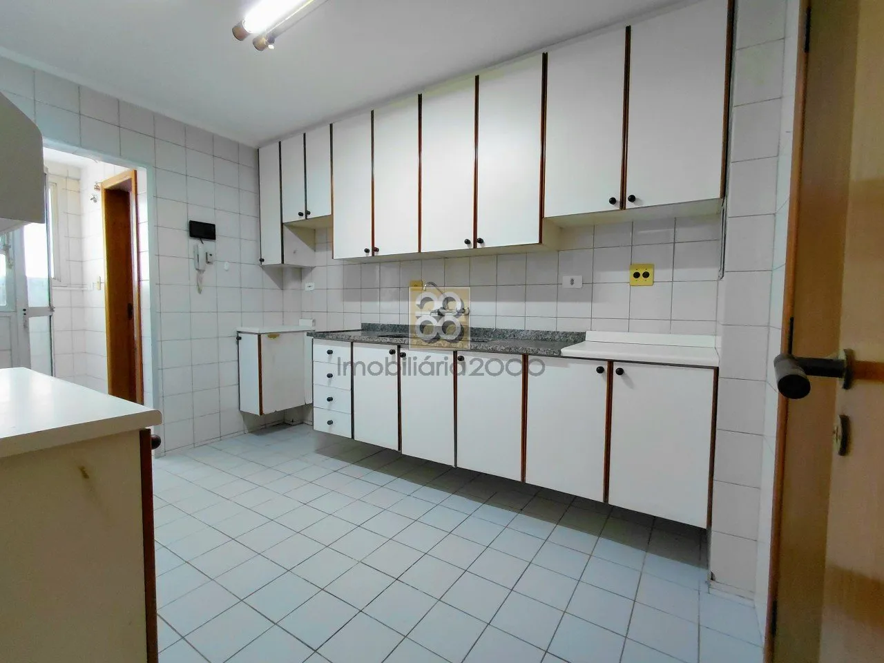 2-bedroom apartment with a suite and 2 bathrooms — photo 19