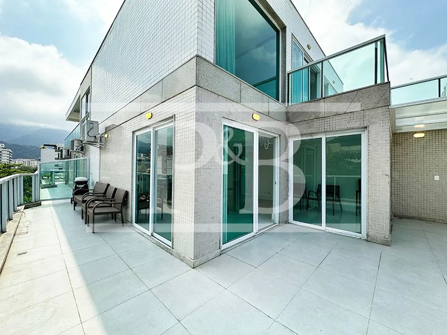 4-bedroom apartment with an enclosed glass balcony — photo 17