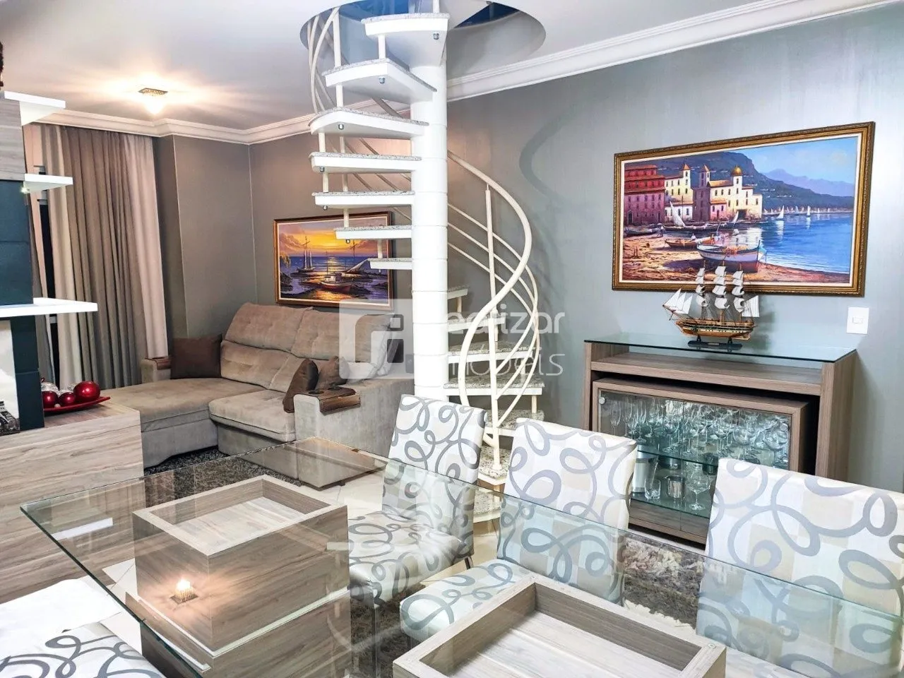 Furnished duplex penthouse with 4 bedrooms and 208 m²