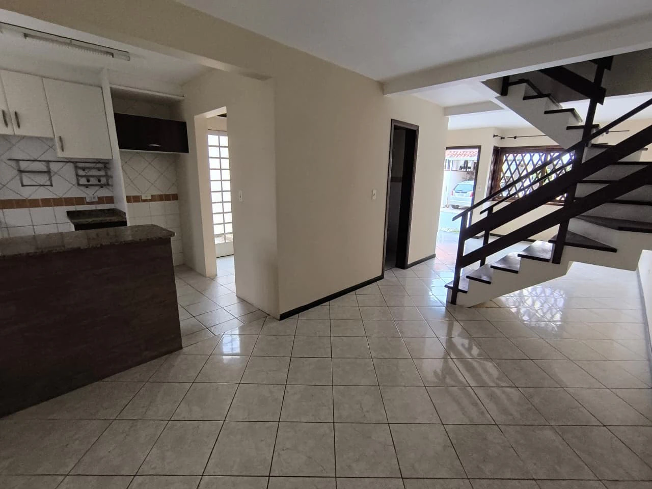 3-bedroom house with a walk-in closet in Curitiba — photo 4