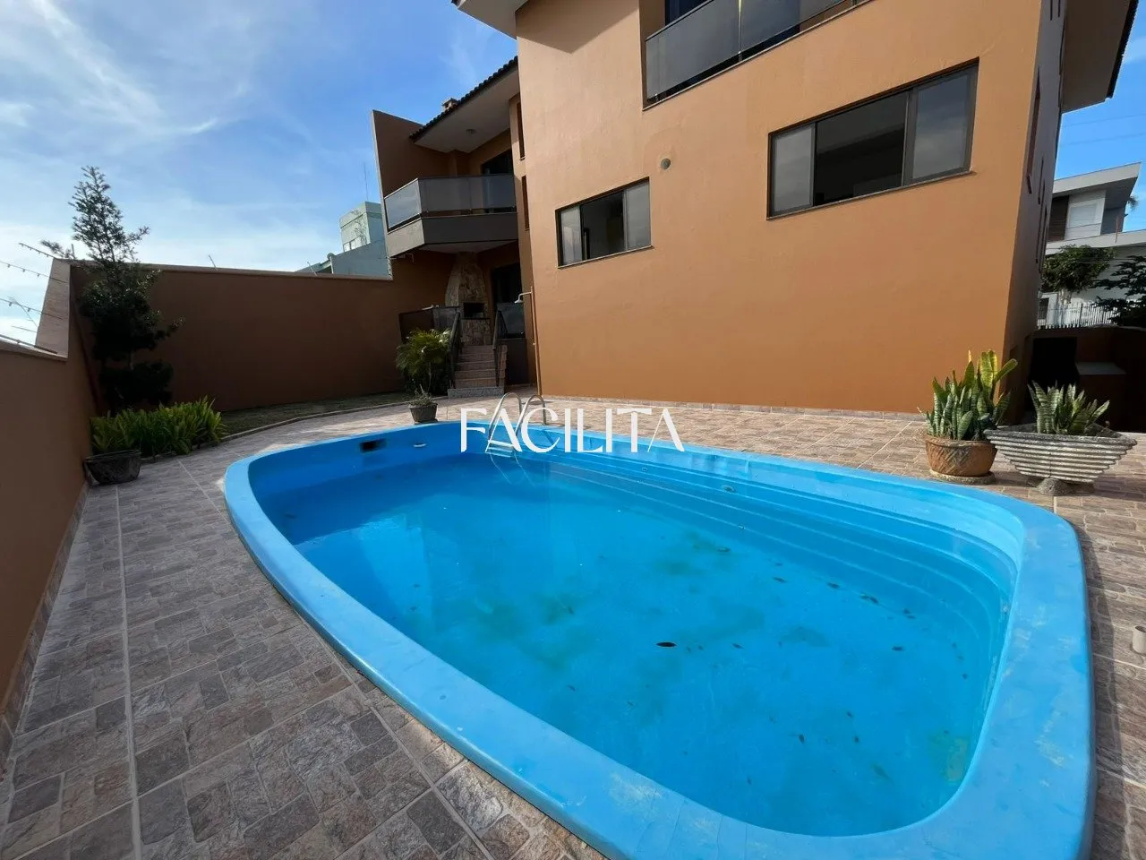 Furnished 456 m² house with 3 en-suite bedrooms and pool — photo 51