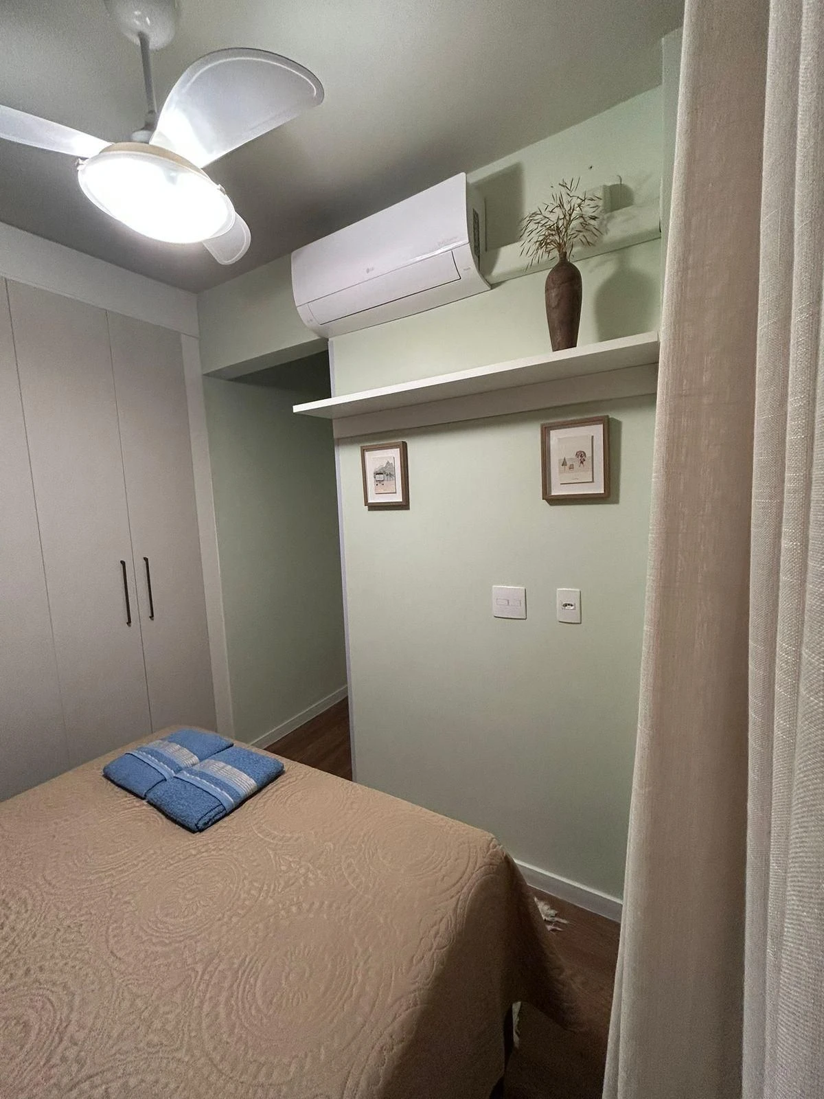 Apartamento mobiliado com cozinha americana e varanda envidraçada — photo 25