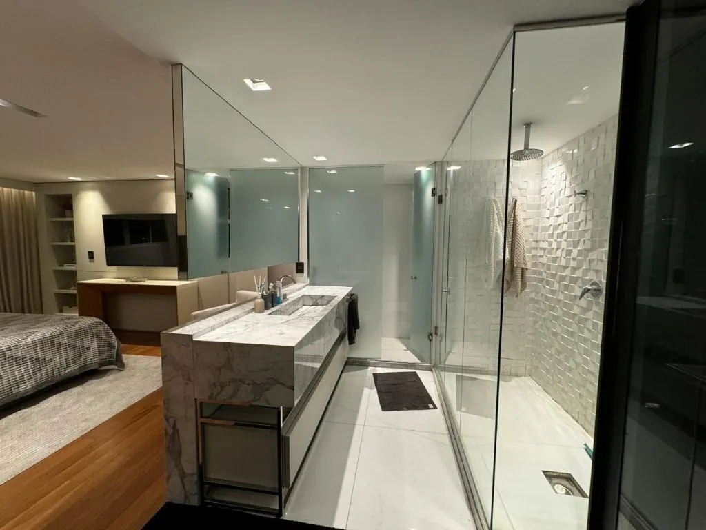 Floor-to-ceiling windows in a 3-bedroom apartment, 260 m² — photo 22
