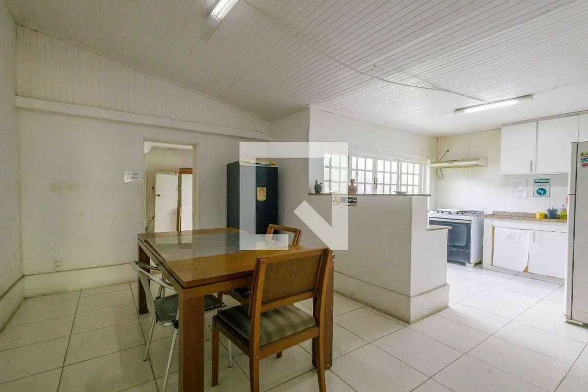 House with 6 bedrooms, private garden and condo pool — photo 6