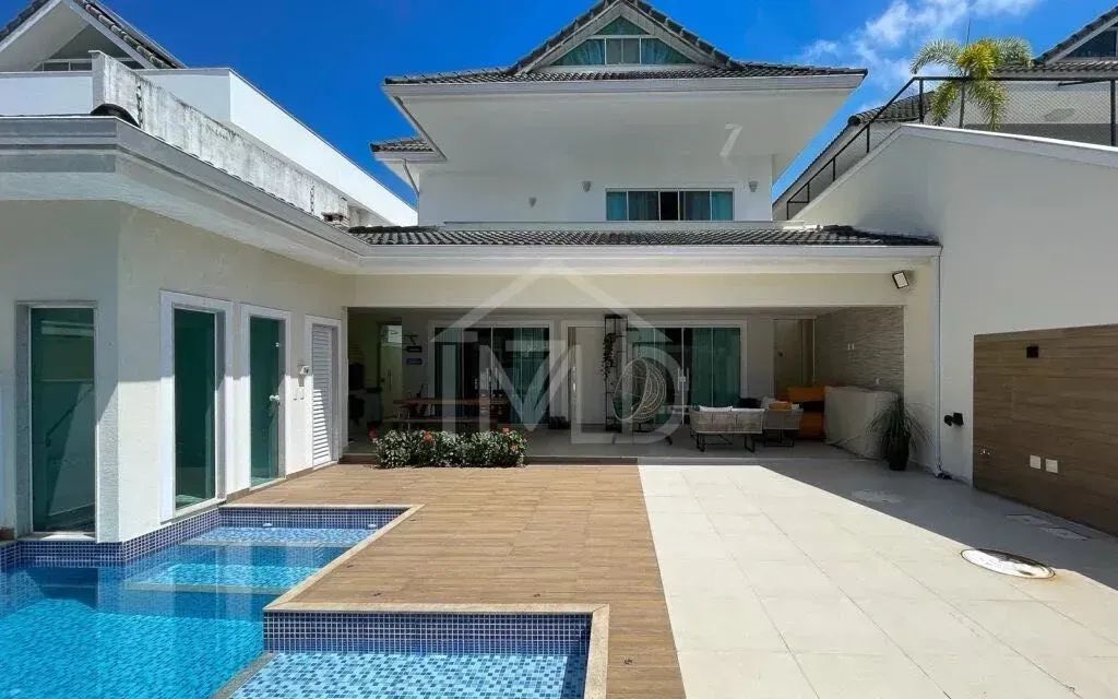 House with 4 bedrooms and an open-plan gas kitchen — photo 9