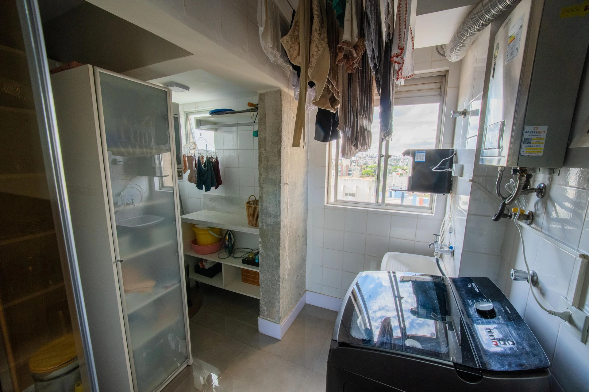 Walk-in closet in a 2-bedroom apartment, 91 m² — photo 60