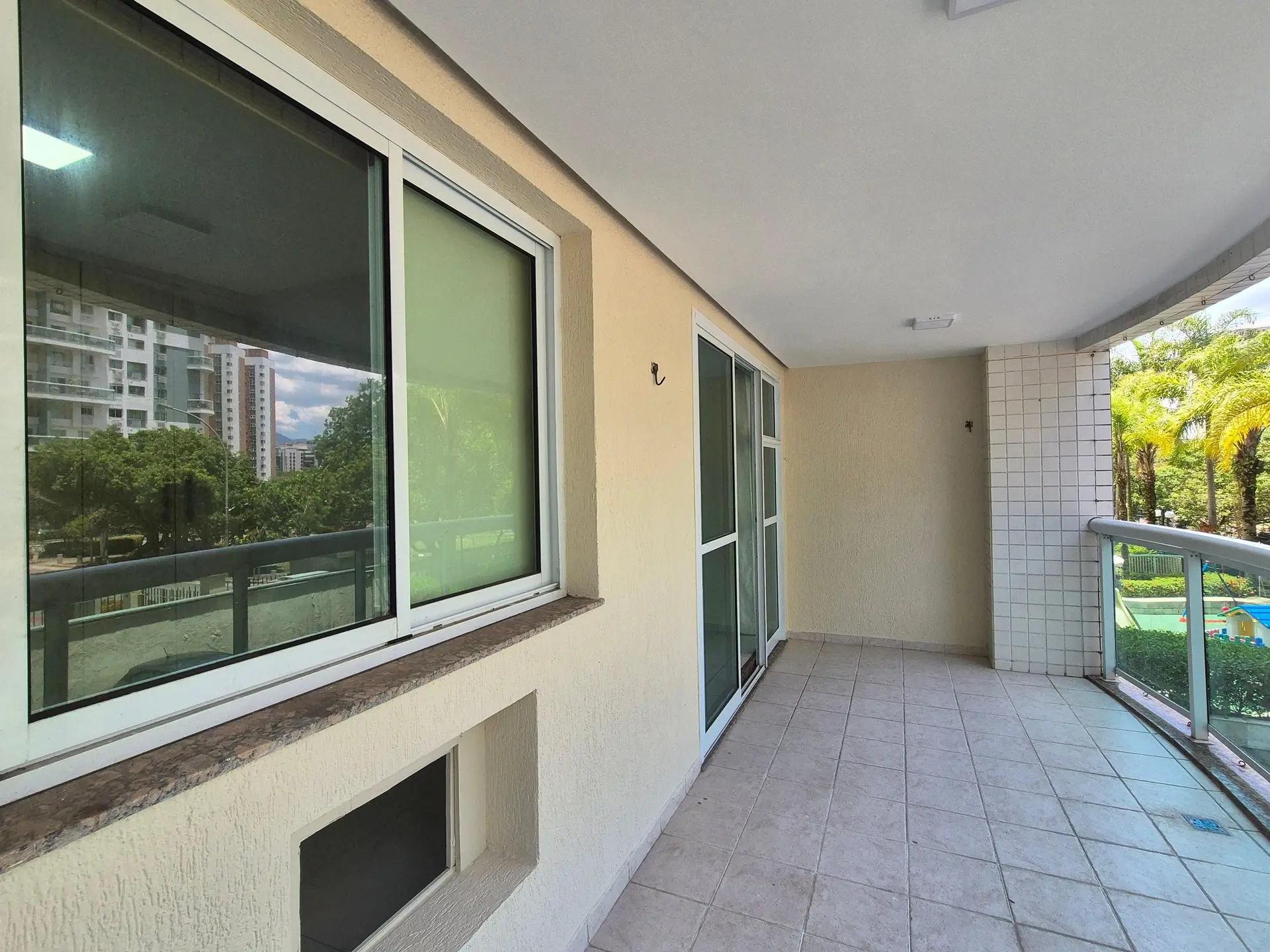 4-bedroom apartment in a building with a gym — photo 26