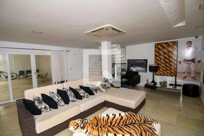 Condo house with 4 suites and 500 m² plus private garden — photo 2