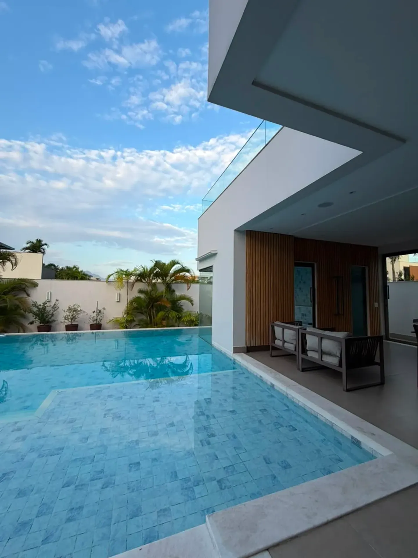 Furnished triplex home with 5 en-suite bedrooms and 600 m² — photo 8