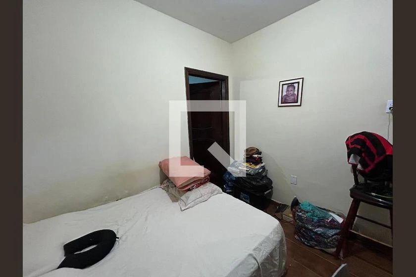 Furnished 3-bedroom house with desk workspace — photo 25