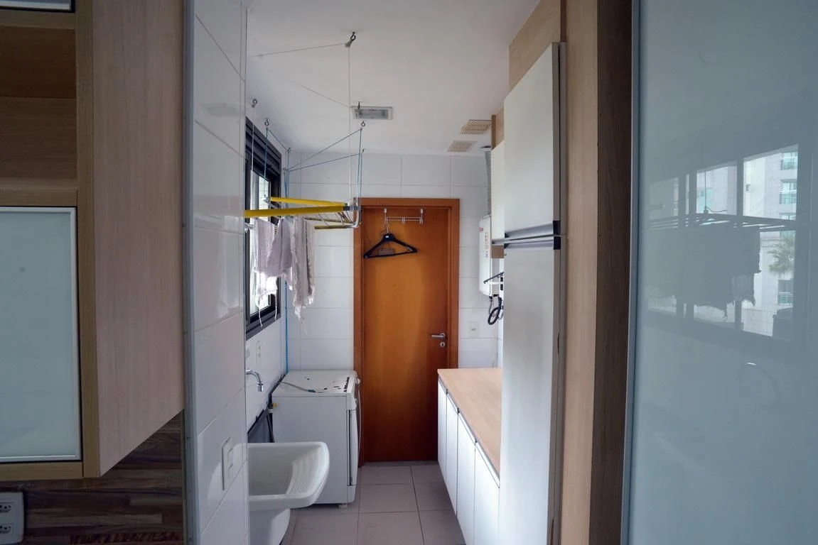 Jacuzzi in a 4-bedroom apartment, 233 m² — photo 29