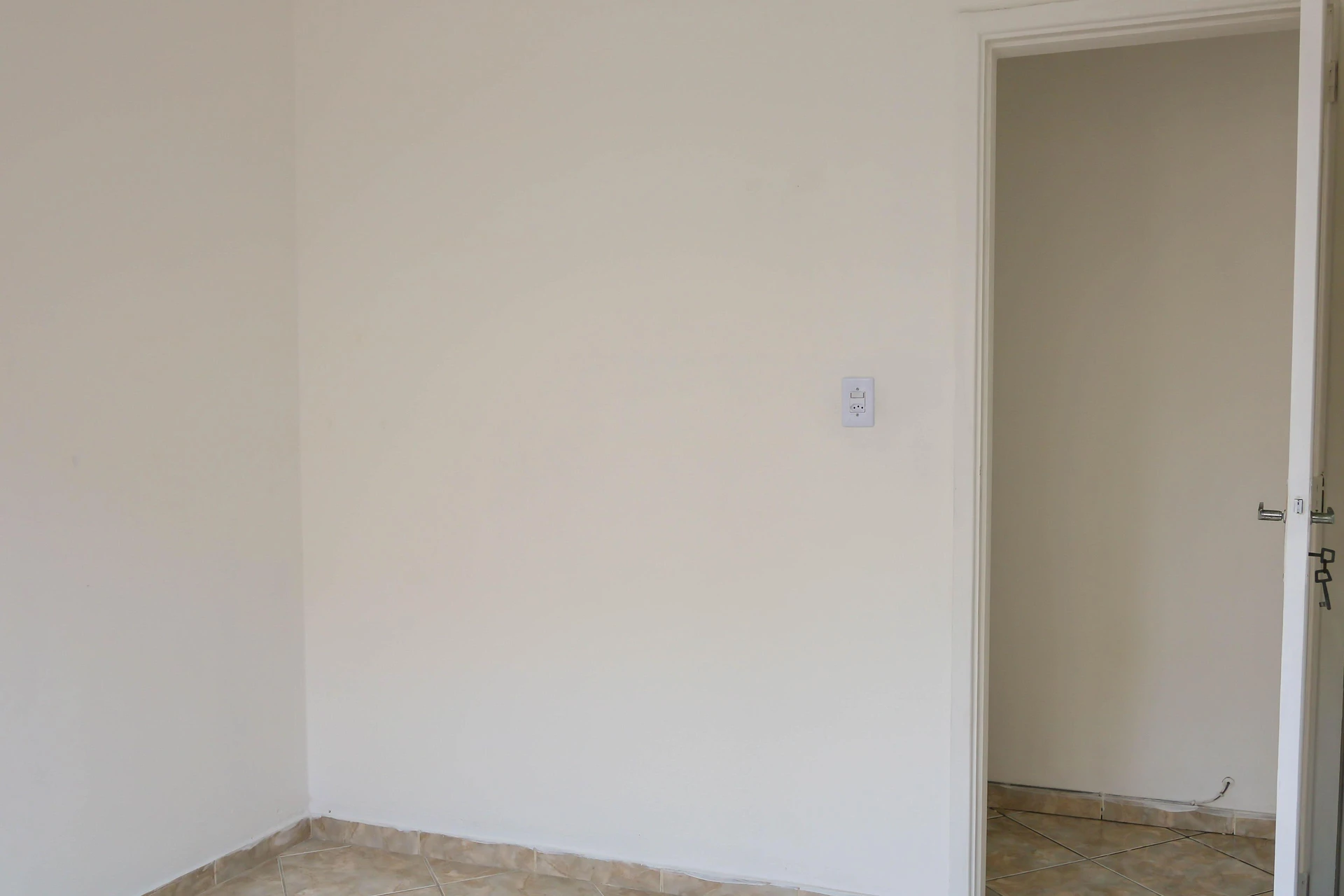 Apartment with 2 bedrooms and an enclosed glass balcony — photo 30